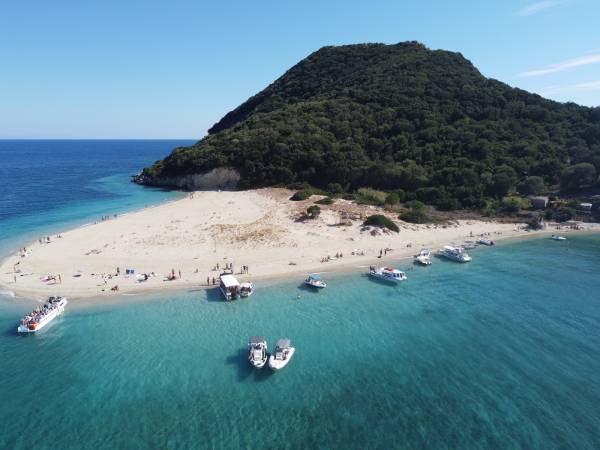 Private cruise around the island