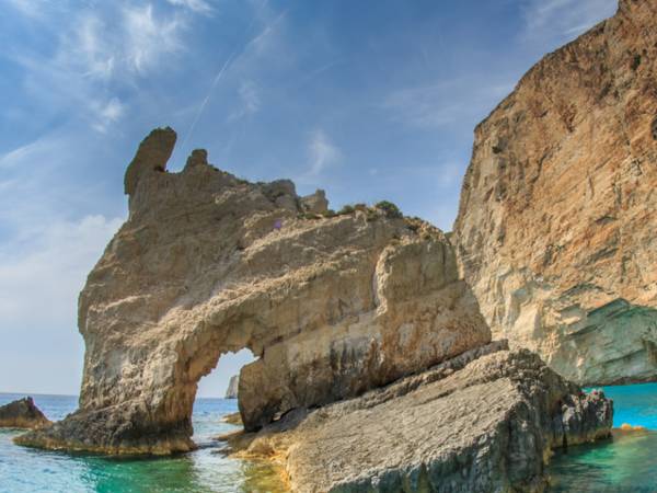 Private cruise to shipwreck and blue caves (north of island)